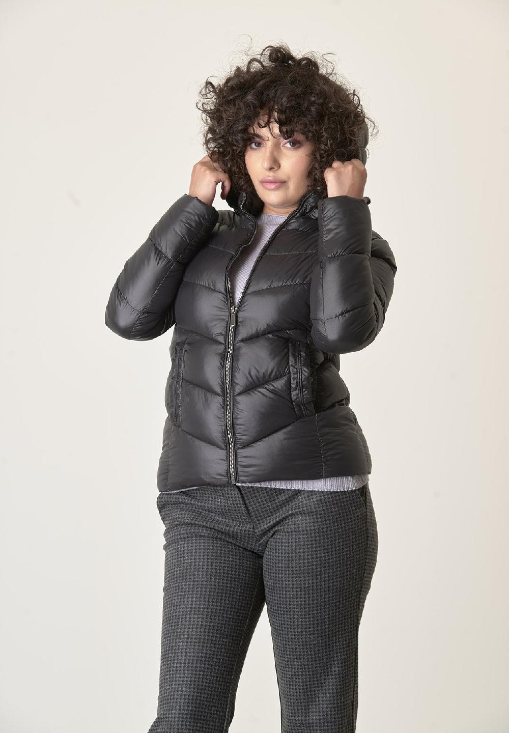 Angelico Giubbino Nero Trapuntato Cappuccio Staccabile