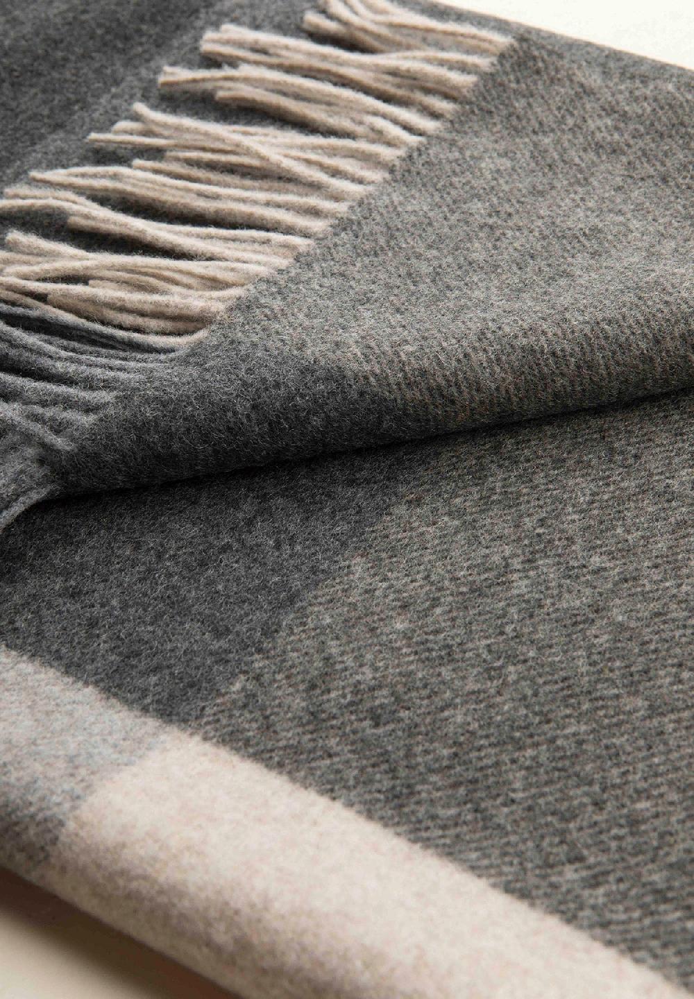 Angelico Sciarpa Grigia Scura Fantasia Quadri Frange Lana Vergine