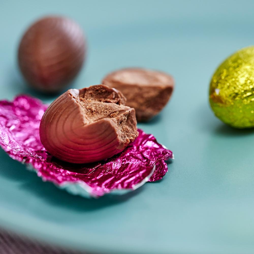 IKEA VÅRKÄNSLA Uova Di Cioccolato Al Latte Con Ripieno Alla Nocciola Certificato Rainforest Alliance 250 G