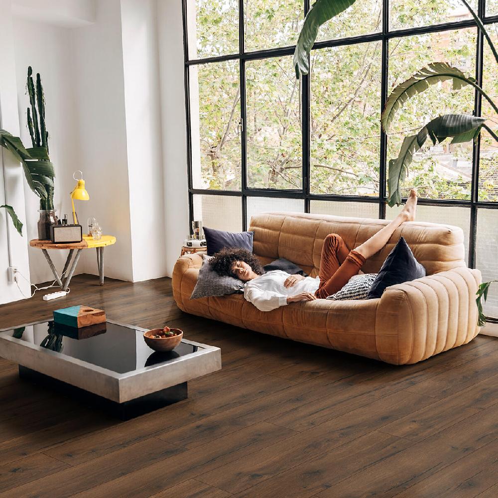 Leroy Merlin Pavimento Laminato Passaggio Intenso ARTENS Waterwood Noce Scuro Resistente All'acqua Sp 7 Mm Confezione Da 2.22 M²