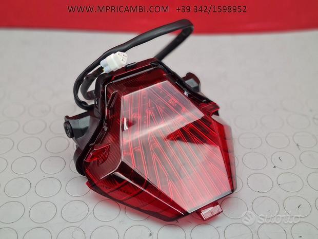 Subito FARO POSTERIORE YAMAHA R3 2014 2015 R25 2016 2017