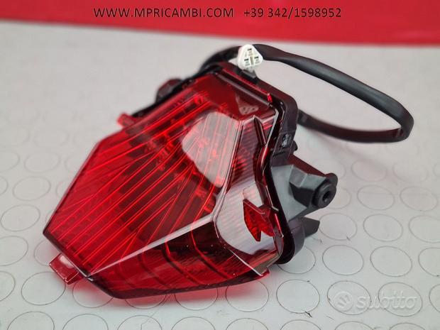 Subito FARO POSTERIORE YAMAHA R3 2014 2015 R25 2016 2017