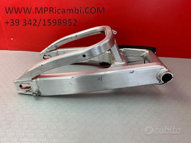 Subito FORCELLONE POSTERIORE HONDA CBR 919 1996 1997 900