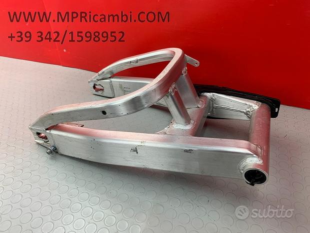 Subito FORCELLONE POSTERIORE HONDA CBR 919 1996 1997 900