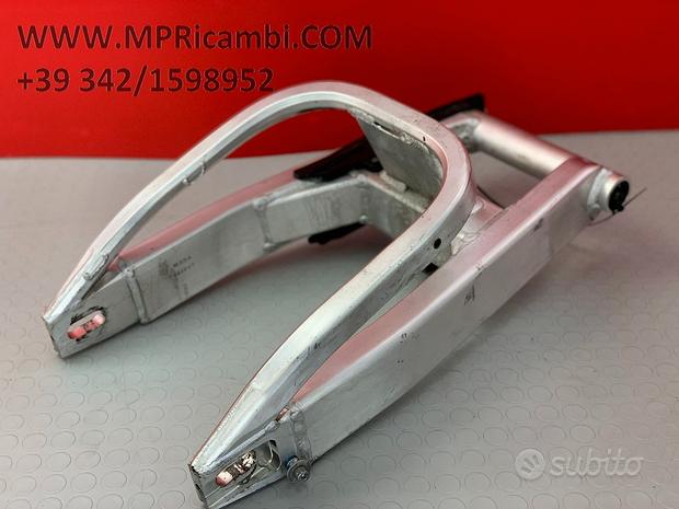 Subito FORCELLONE POSTERIORE HONDA CBR 919 1996 1997 900