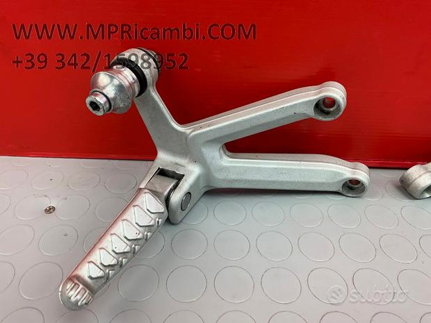 Subito PEDANE PASSEGGERO APRILIA RSV 1000 2004 2005 RSV10