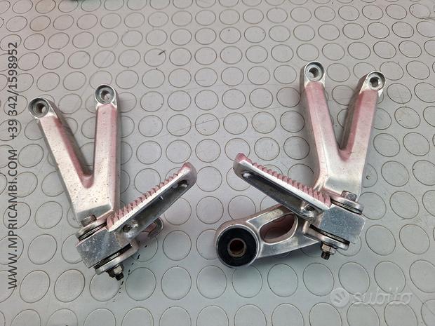 Subito PEDANE PASSEGGERO YAMAHA R6 1999 2002 YZF 2000 200