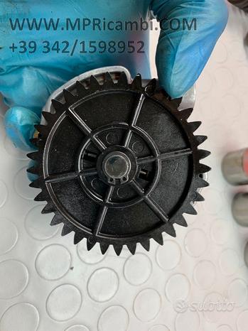 Subito POMPA OLIO APRILIA RSV 1000 2004 2005 RSV1000