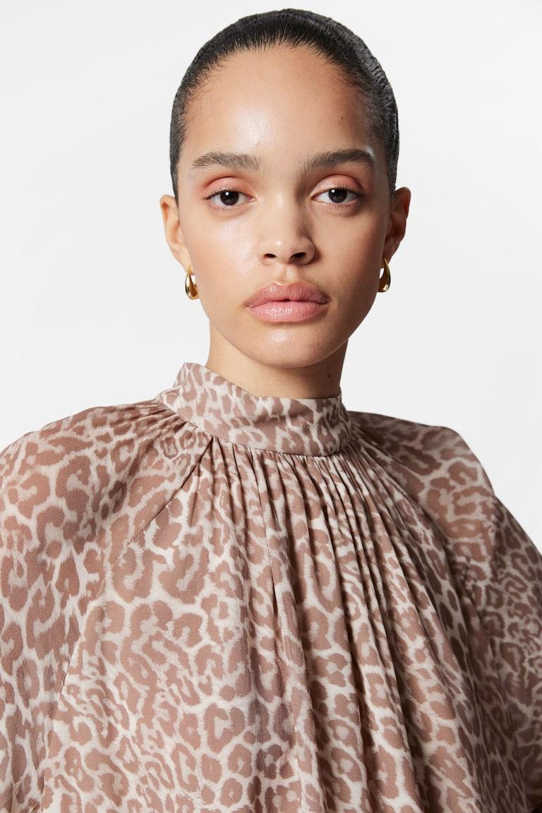 H&M Blusa con balze e colletto alla coreana - Stampa con motivo leopardato - DONNA