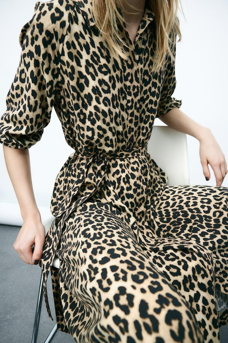 H&M Chemisier in viscosa con cintura da annodare - Beige chiaro/leopardato - DONNA