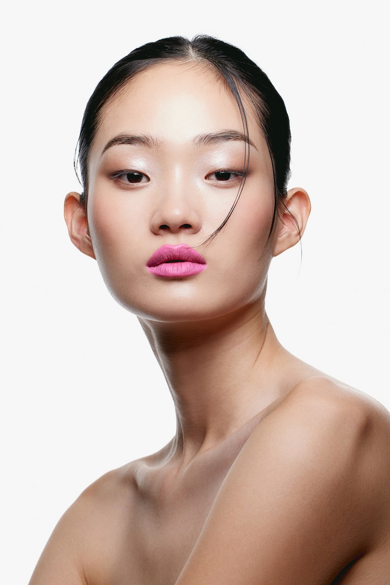 H&M Satin Icon Rossetto - Stay Currant - Beauty All