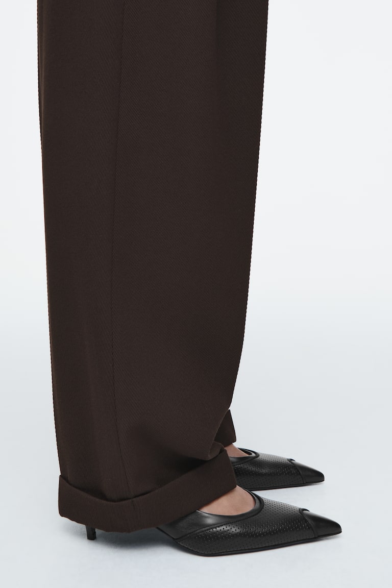 H&M SLINGBACK CON KITTEN HEEL IN PELLE PERFORATA - BIANCO - DONNA