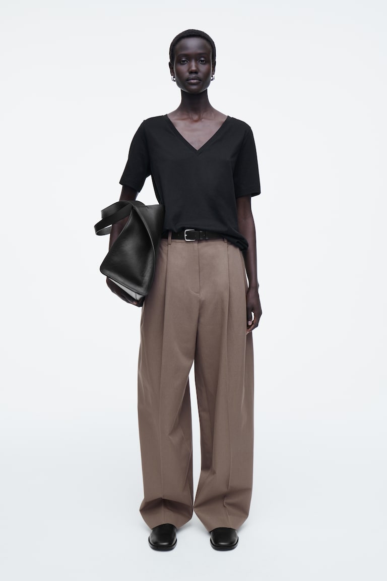 H&M T-SHIRT 24/7 CON SCOLLO A V DAL TAGLIO REGOLARE - KAKI - DONNA