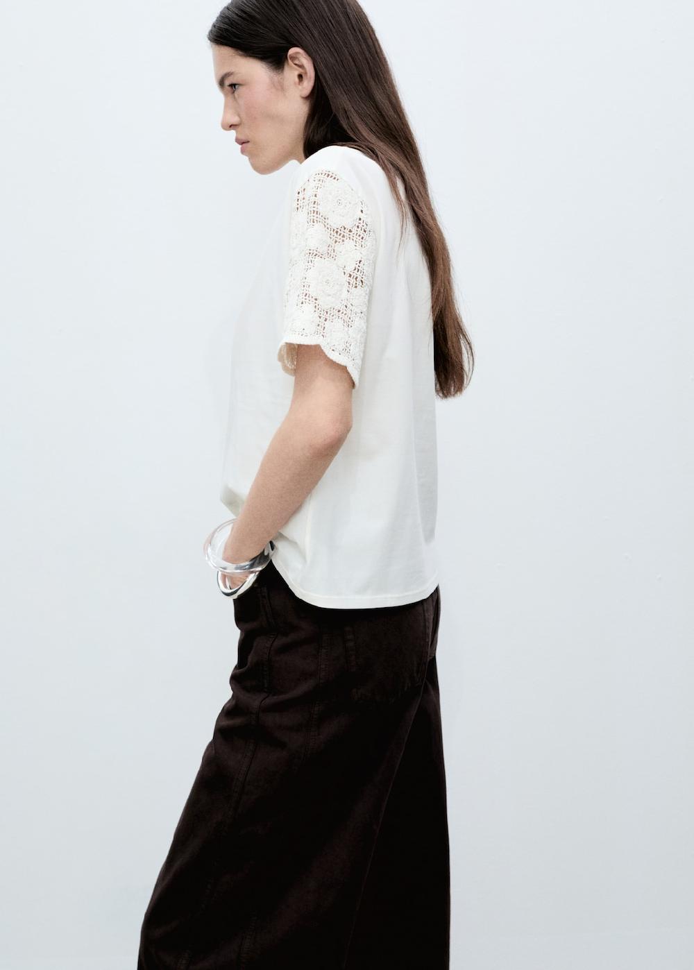 Mango Maglietta in cotone con maniche all'uncinetto