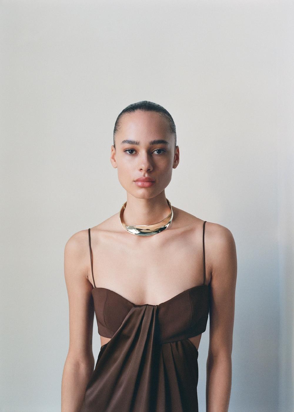 Mango Collana rigida attorcigliata