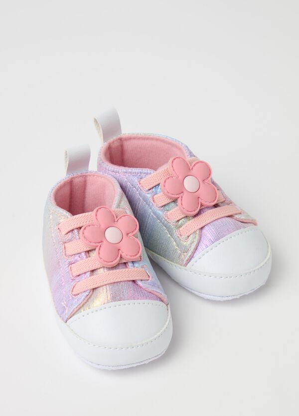 Ovs Scarpine effetto shiny con fiore applicato