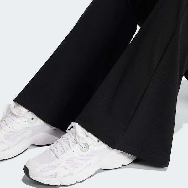 ADIDAS ORIGINALS Flared Leggings 'Essentials' In Nero
