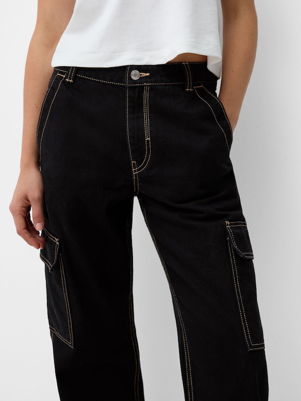 Bershka Loosefit Jeans Cargo In Nero