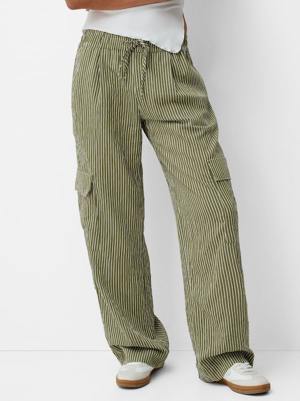 Bershka Loosefit Pantaloni Cargo In Cachi