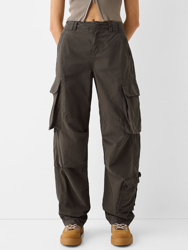Bershka Loosefit Pantaloni Cargo In Cachi