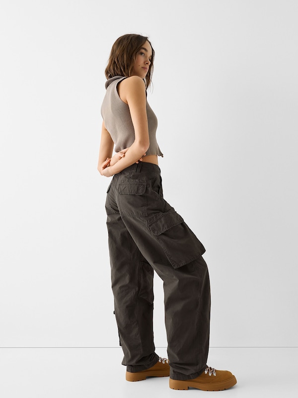 Bershka Loosefit Pantaloni Cargo In Cachi