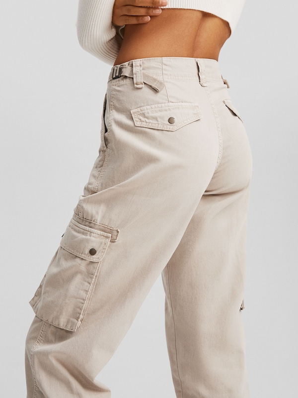 Bershka Loosefit Pantaloni Cargo In Camello