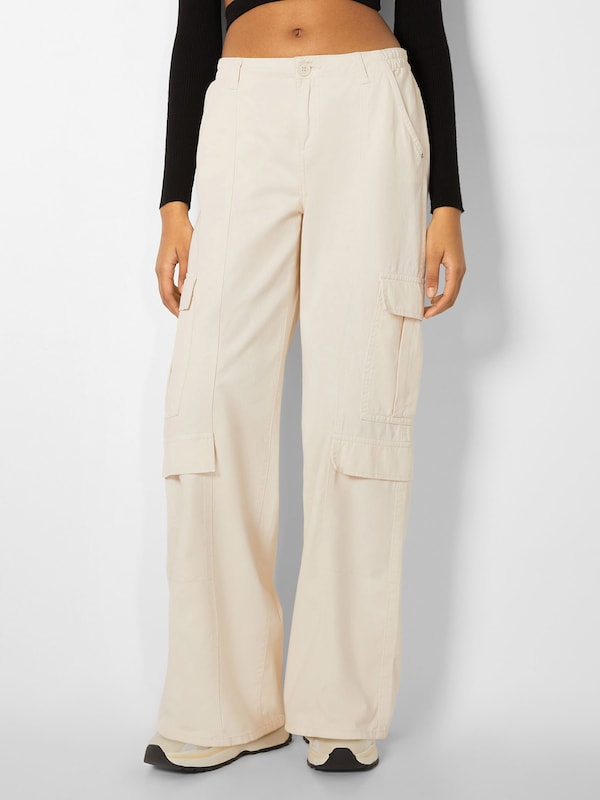 Bershka Loosefit Pantaloni Cargo In Crema