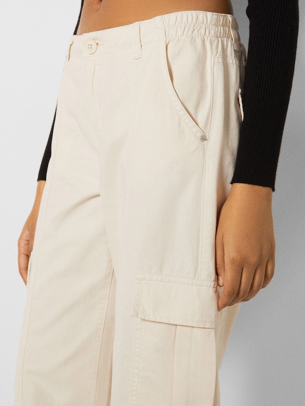 Bershka Loosefit Pantaloni Cargo In Crema