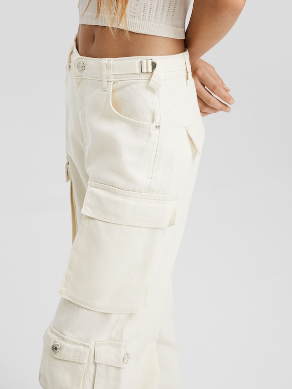 Bershka Loosefit Pantaloni Cargo In Écru