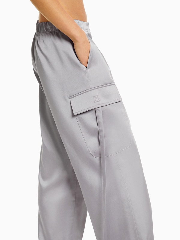 Bershka Loosefit Pantaloni Cargo In Grigio Chiaro