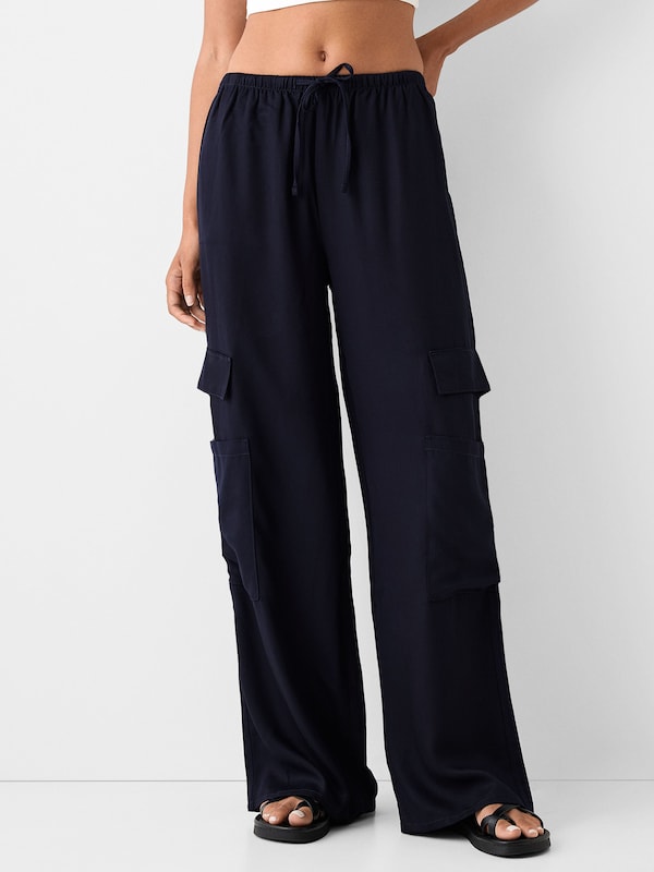 Bershka Loosefit Pantaloni Cargo In Nero