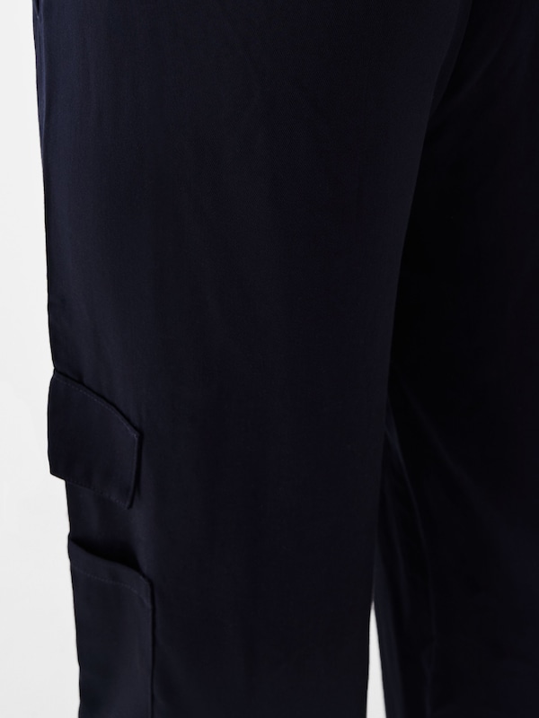 Bershka Loosefit Pantaloni Cargo In Nero
