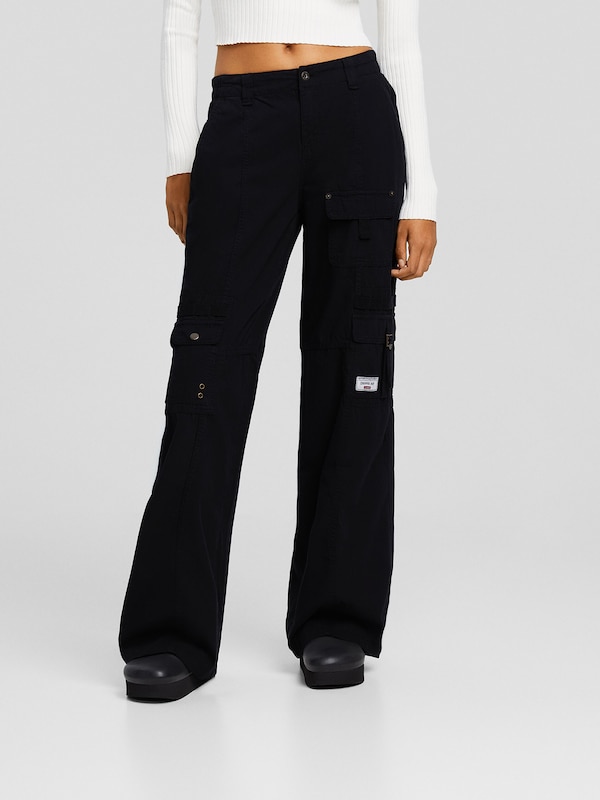Bershka Loosefit Pantaloni Cargo In Nero
