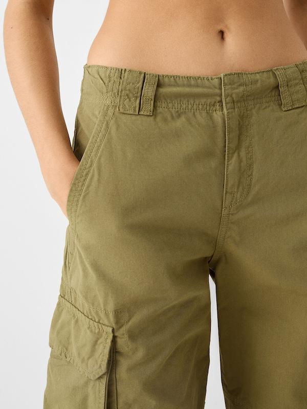 Bershka Loosefit Pantaloni Cargo In Oliva