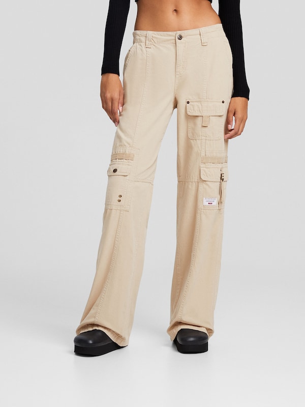 Bershka Loosefit Pantaloni Cargo In Sabbia