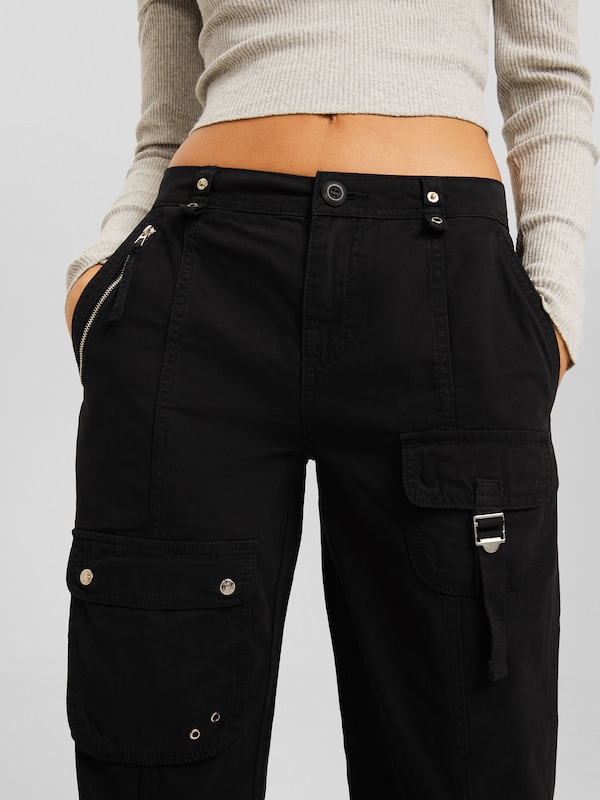 Bershka Regular Pantaloni Cargo In Nero