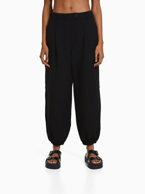 Bershka Tapered Pantaloni Cargo In Nero