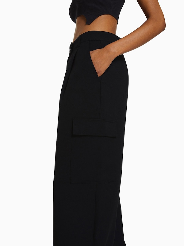 Bershka Tapered Pantaloni Cargo In Nero