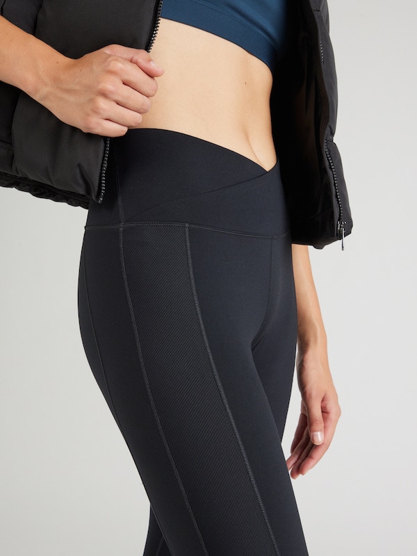NIKE Skinny Pantaloni Sportivi 'ONE' In Nero