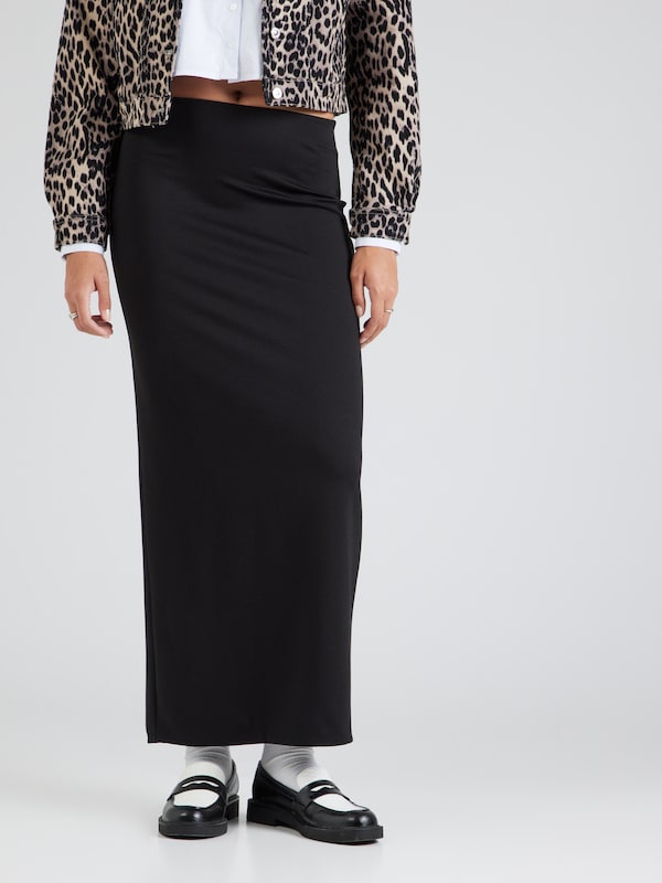 PIECES Gonna 'PCNaya' In Nero