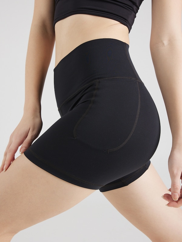 UNDER ARMOUR Skinny Pantaloni Sportivi 'Meridian Middy' In Nero