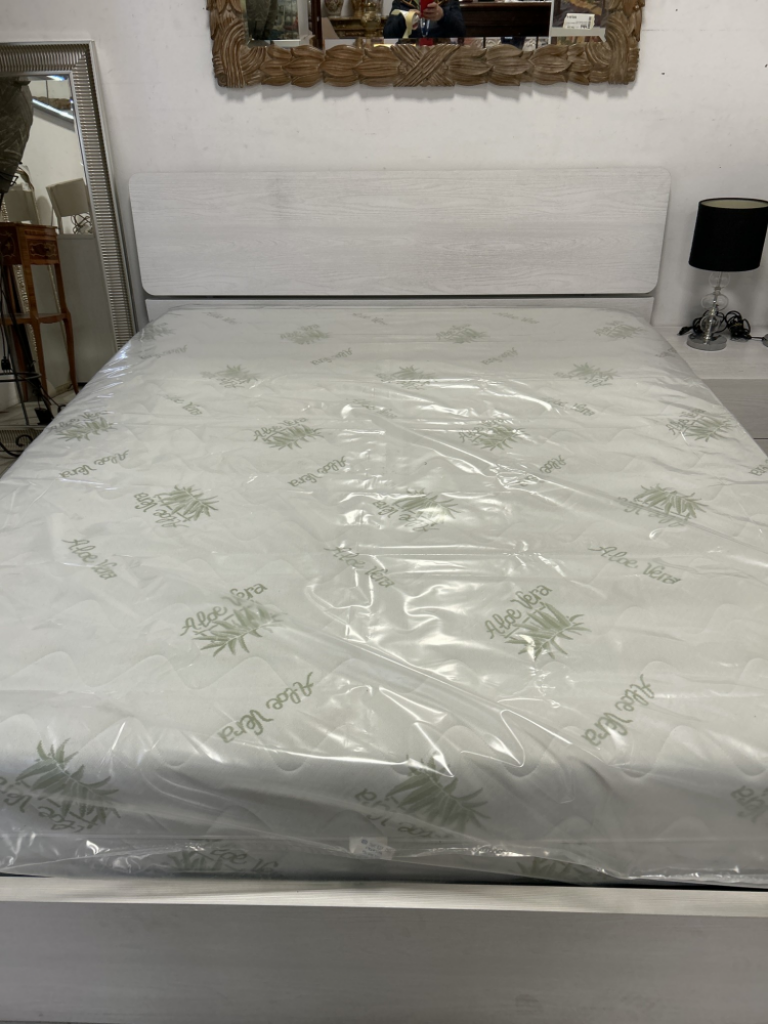 Mercatopoli Armadio Con Letto Matrimoniale Con Como' Con Comodino Con Materasso