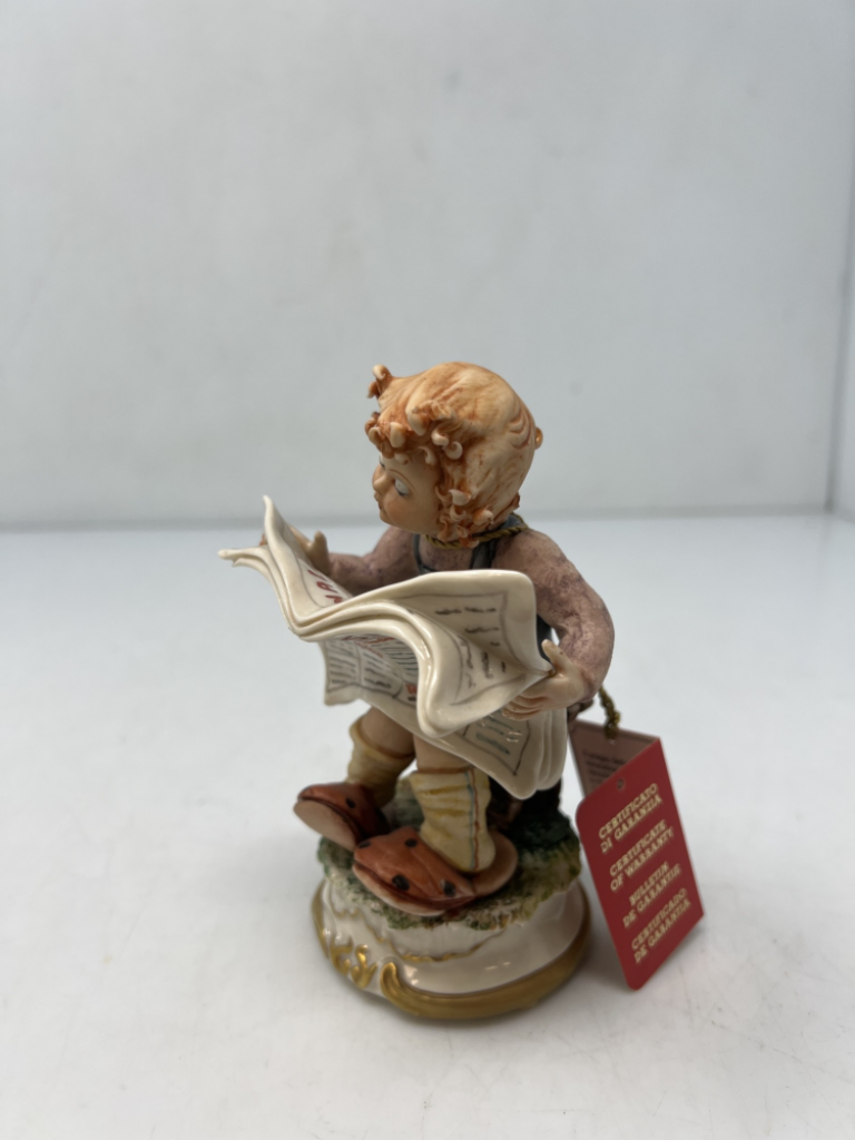Mercatopoli Capodimonte Statuina Bambino Con Giornale Alta 15 Cm