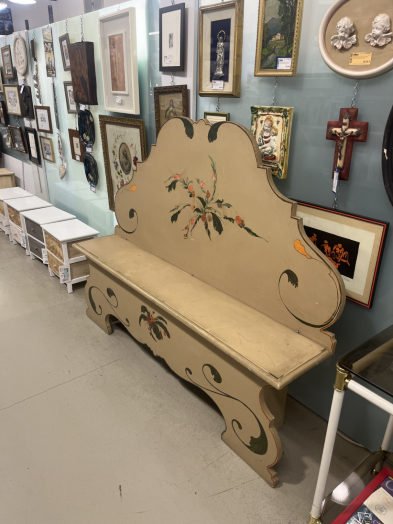 Mercatopoli Cassapanca Schienale Antichizzato Con Decori Floreali H 160x32x160 Cm