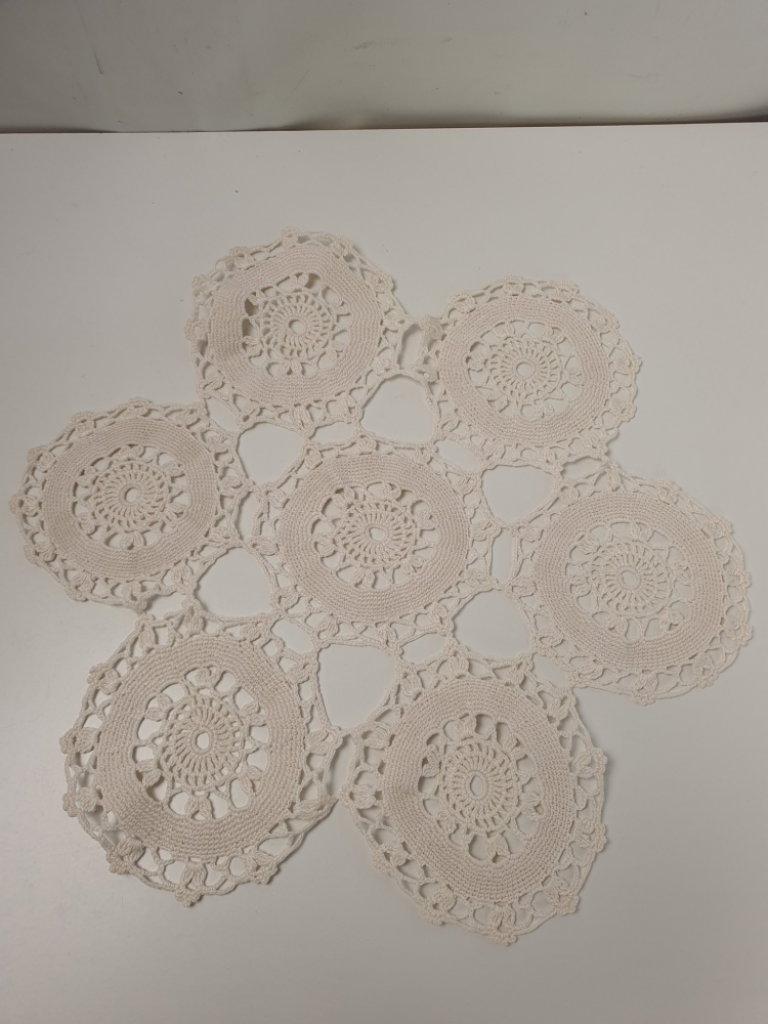 Mercatopoli Centrino Fatto A Mano Ø Cm 30 Bianco Ricamo Fiori