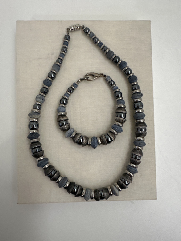 Mercatopoli COMPLETO COLLANA + BRACCALE PIETRE DURE GRIGIO AZZ