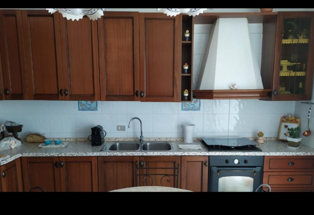 Mercatopoli CUCINA ANGOLARE COMPLETA DI ELETTRODOMESTICI IN NOCE ///