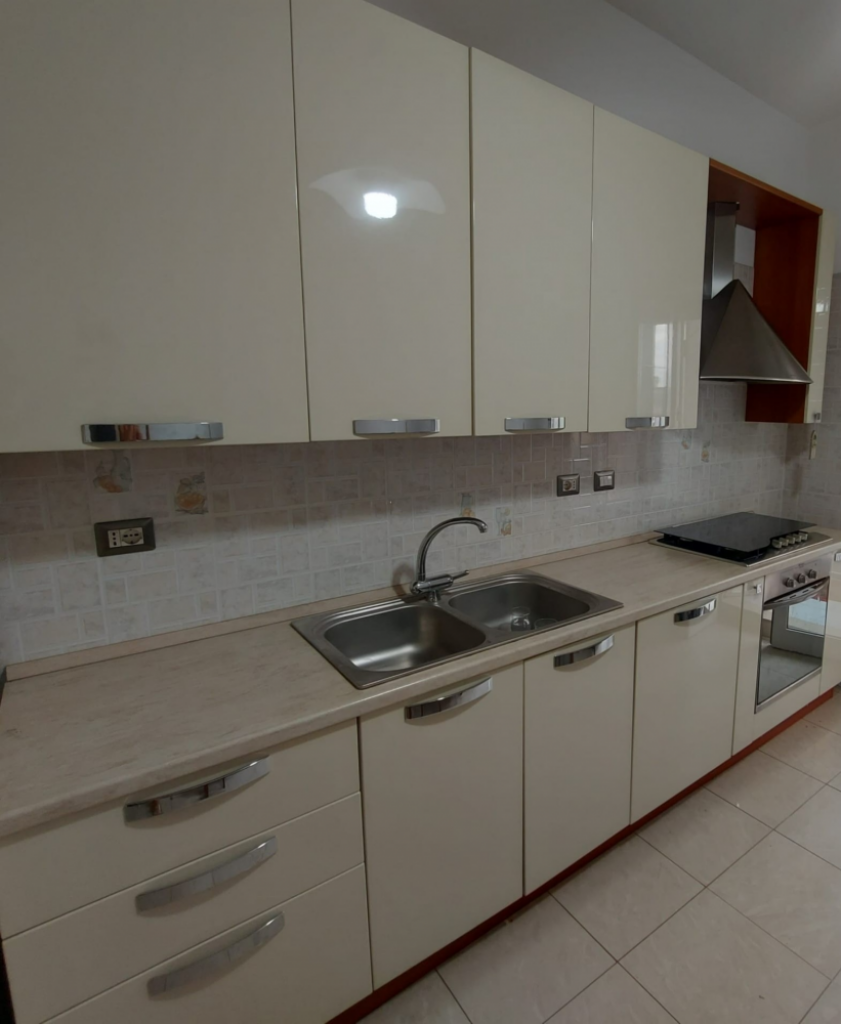 Mercatopoli Cucina Lineare * Bianca Con Elettrodomestici