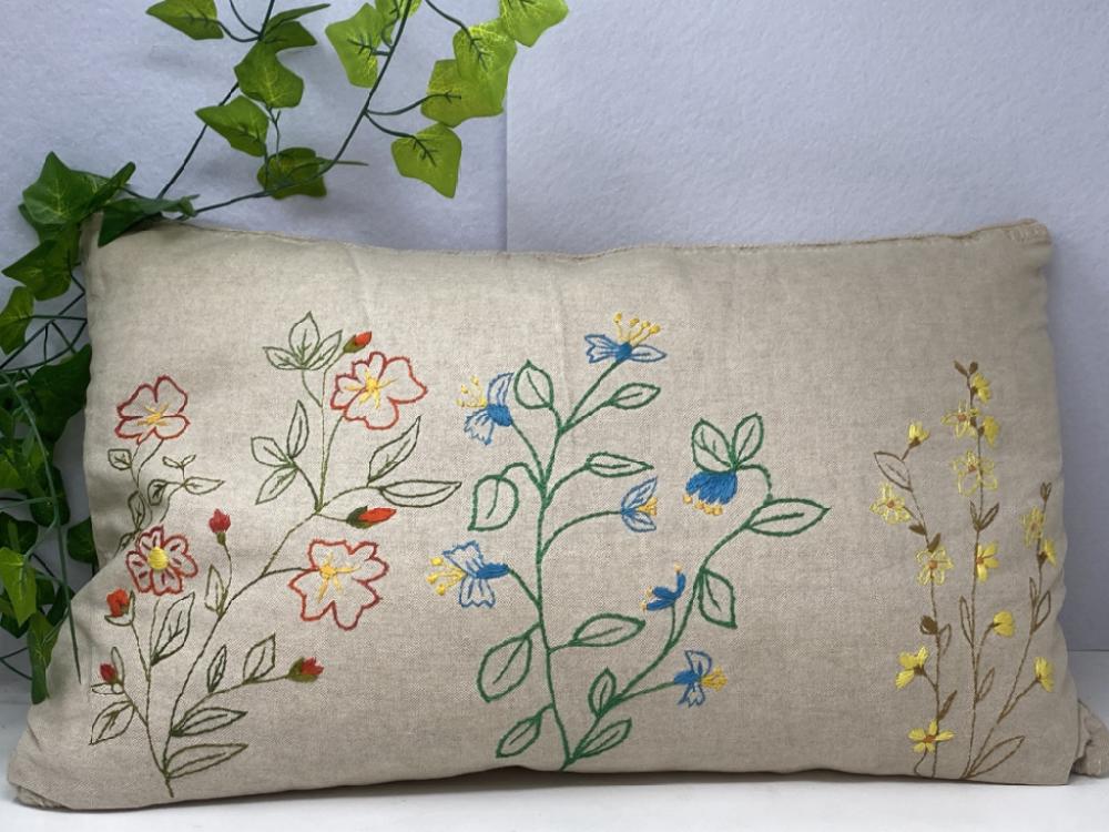 Mercatopoli Cuscino Color Canapa Con Fiorellini Colorati Ricamati Mano 58x35cm