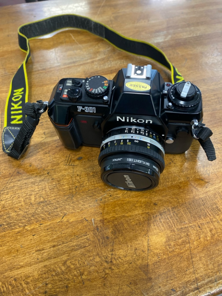 Mercatopoli Fotografica Nikon F 301 Completa Di Accessori E Filti Borsa Alla Cassa